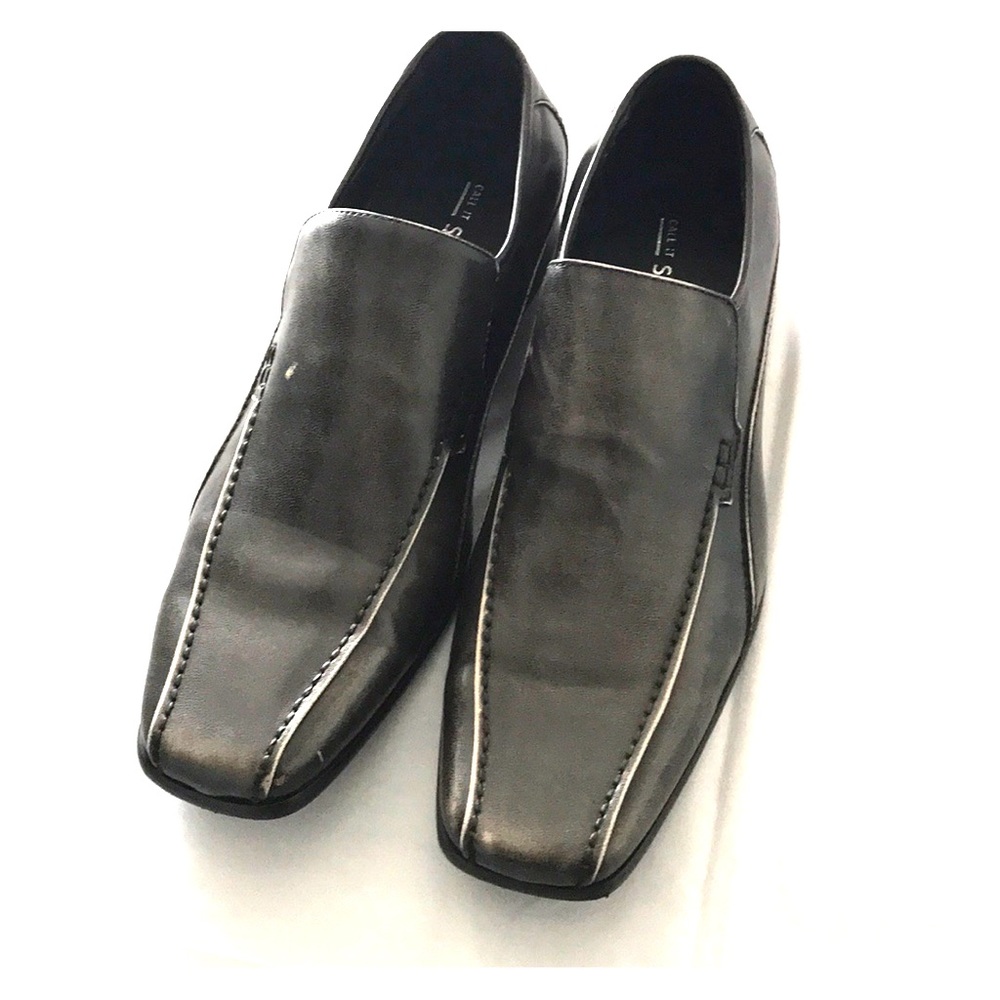 Gray black leather tone shoes